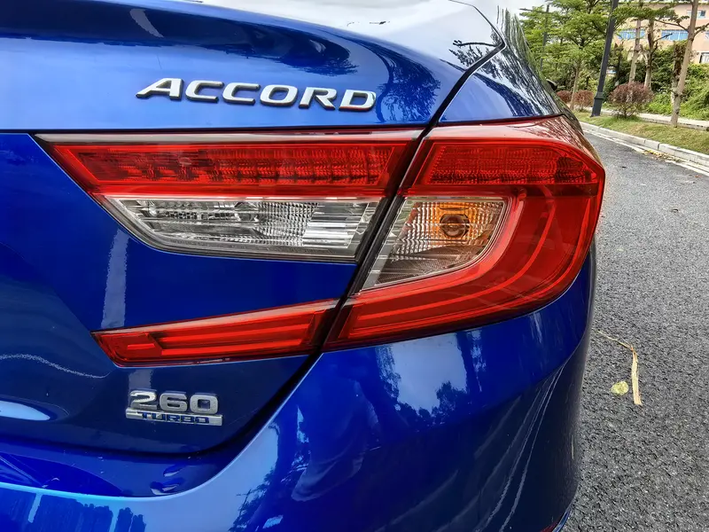 Honda Accord — фото 8