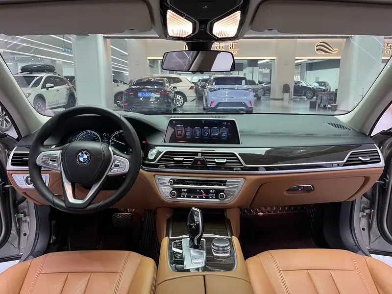 BMW 7 Series — фото 10