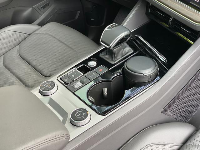 Volkswagen Touareg 2022 Темно-серый из Китая, фото 6