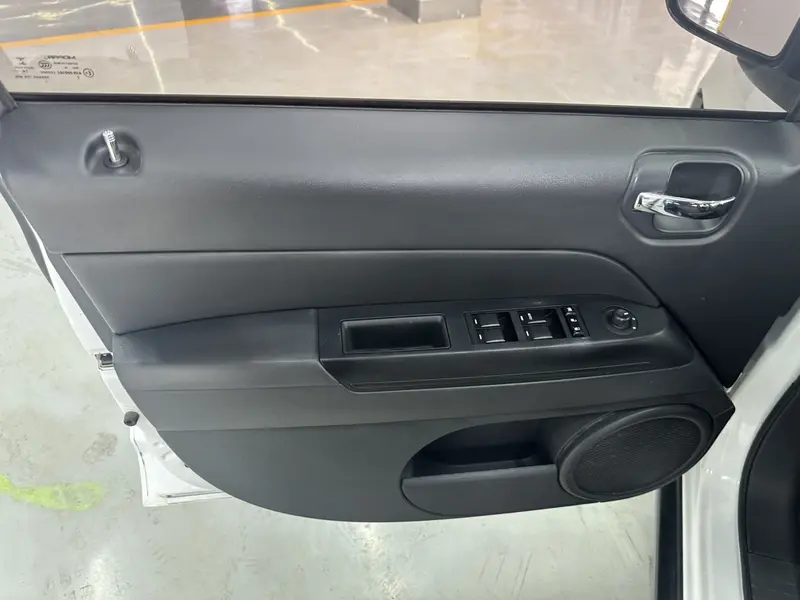 Jeep Compass — фото 13