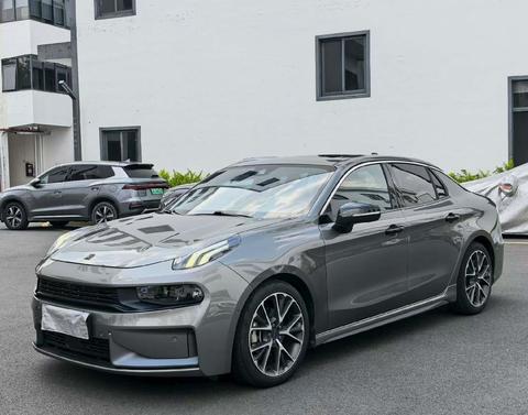 Lynk & Co 03