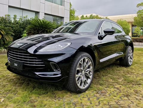 Астон Мартин DBX 2024 4.0T V8