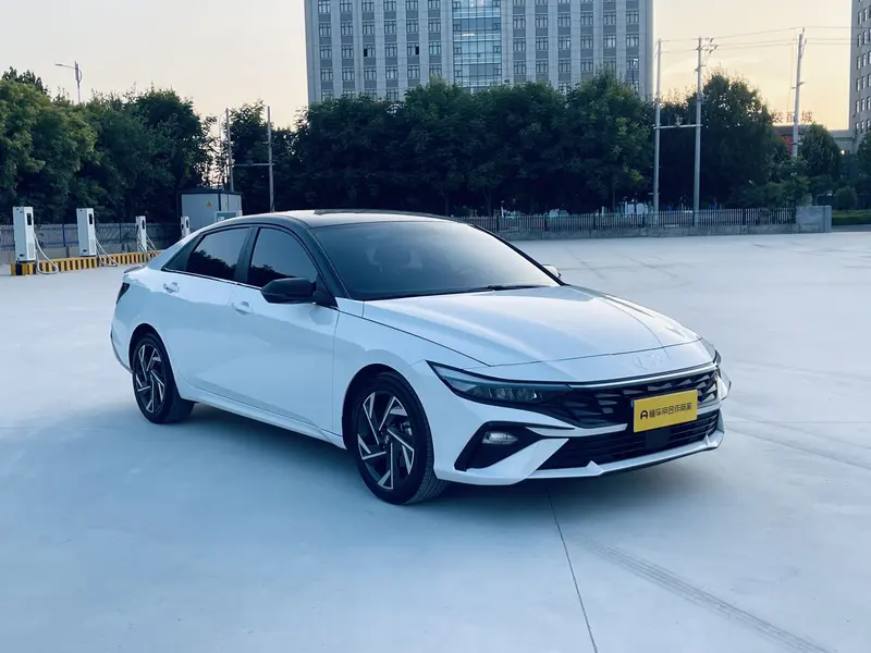 Hyundai Elantra — фото 3