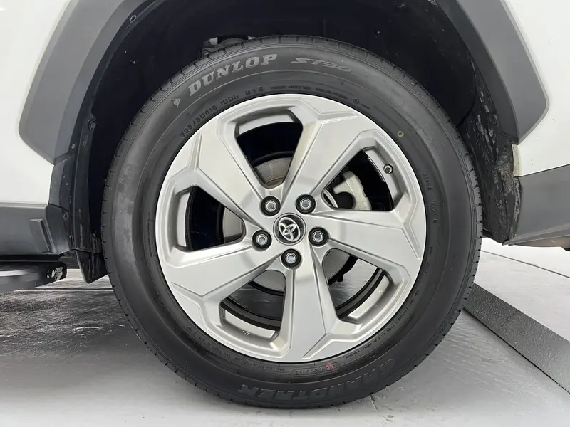 Toyota RAV4 — фото 11