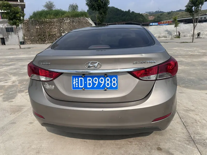 Hyundai Elantra — фото 6