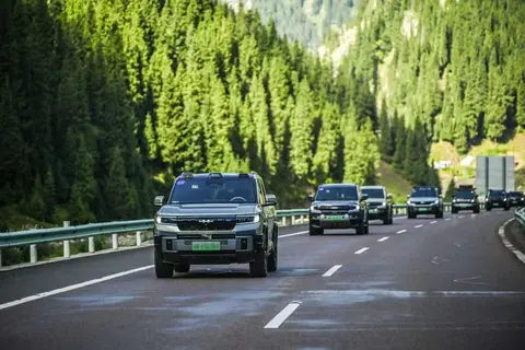 开方程豹驰骋新疆丝路,国际金融学术嘉宾与豹友共赴山海热爱