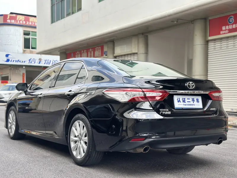 Toyota Camry — фото 4