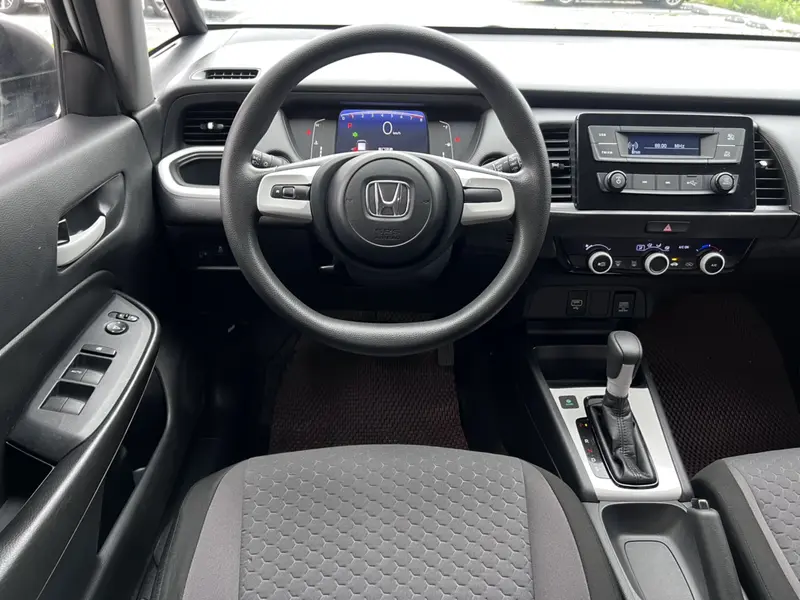 Honda Fit — фото 11