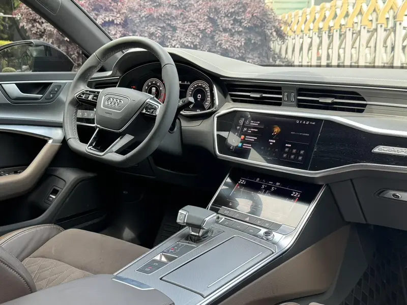 Audi A7L — фото 6