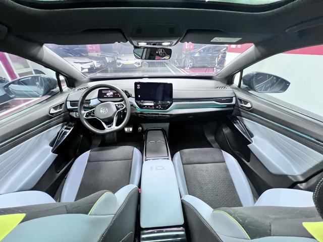 Volkswagen ID.4 X 2021 Серебристо-серый из Китая, фото 3