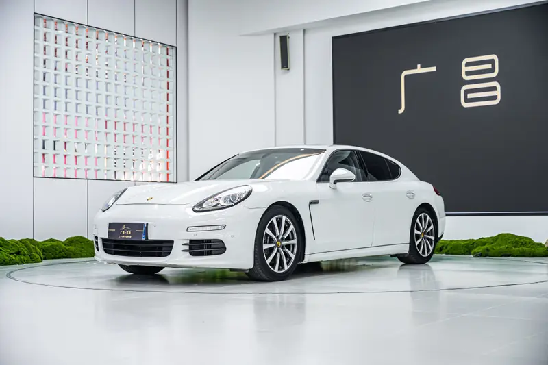 Porsche Panamera 3.0 T — фото 1