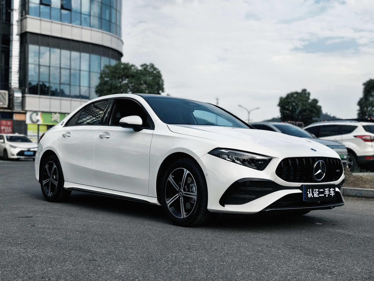 Mercedes-Benz A-Class A 2025 A 200 L Fashion