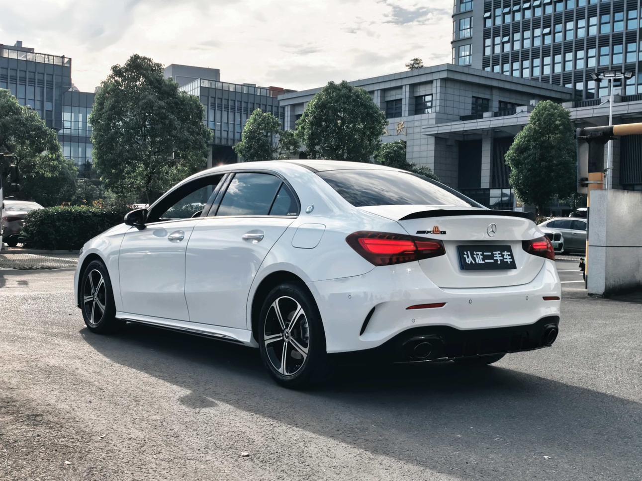 Mercedes-Benz A-Class A 2025 A 200 L Fashion