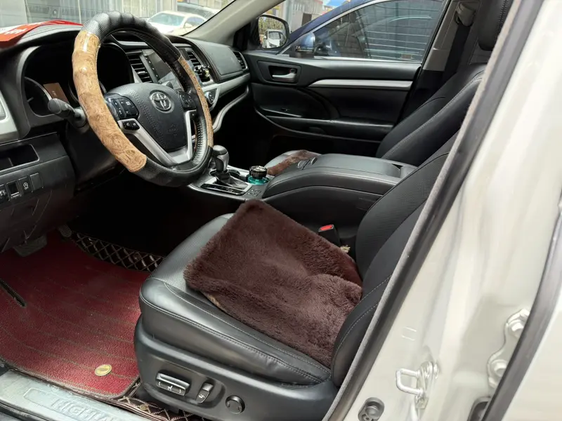 Toyota Highlander — фото 10