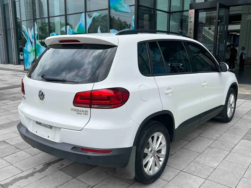 Volkswagen Tiguan — фото 7