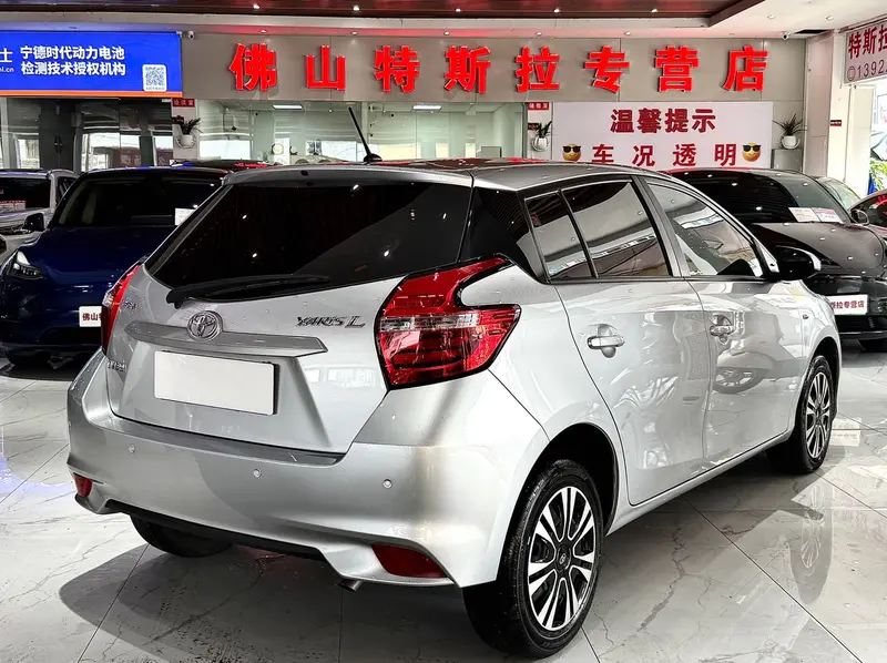 Toyota Yaris L — фото 6