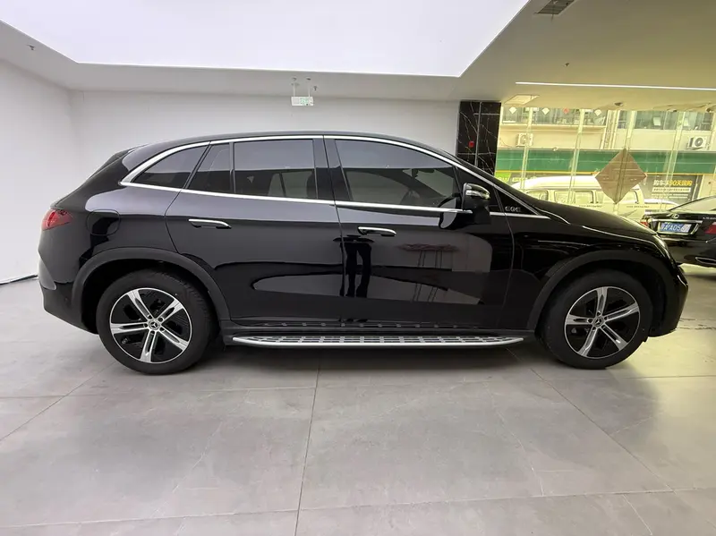 Mercedes-Benz EQE SUV — фото 6