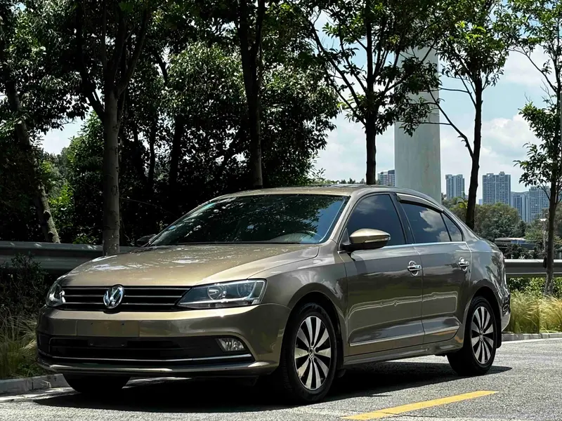 Volkswagen Sagitar 230 TSI AT Comfort