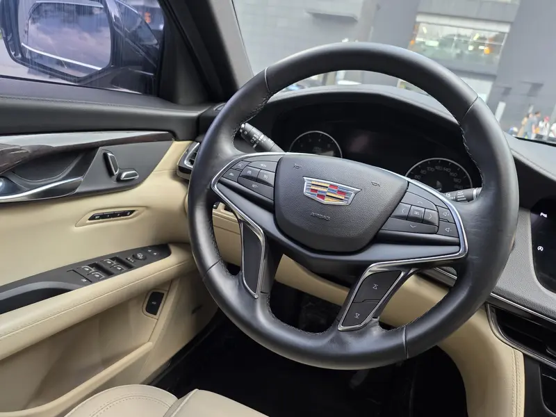Cadillac CT6 — фото 11