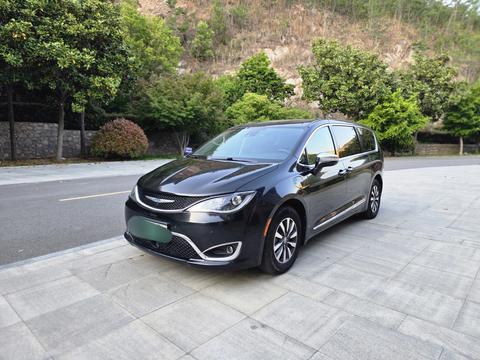 Chrysler Pacifica PHEV (Import)
