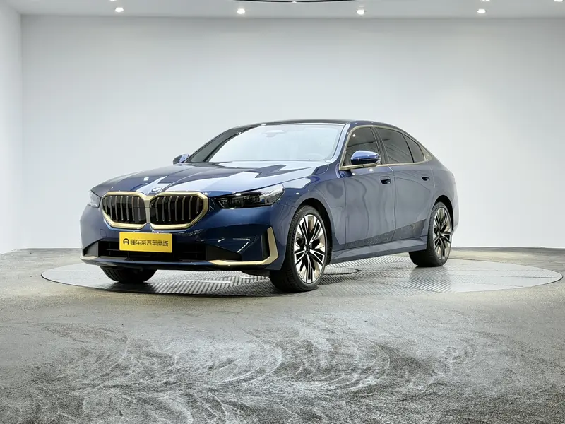 BMW 5 Series — фото 1