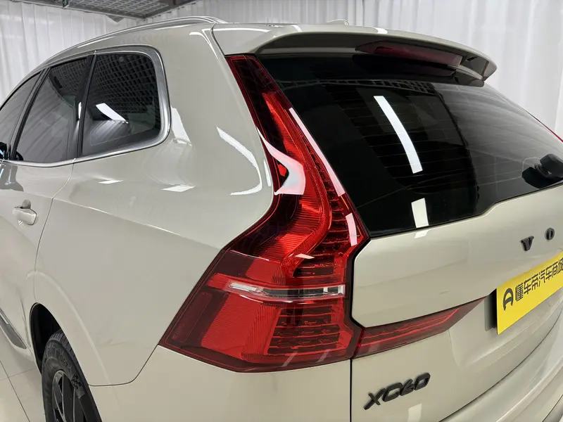 Volvo XC60 — фото 10