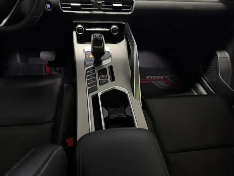 Geely Coolray (Binyue) — фото 10