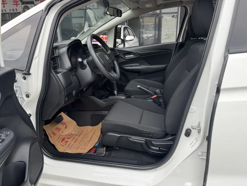 Honda Fit — фото 8