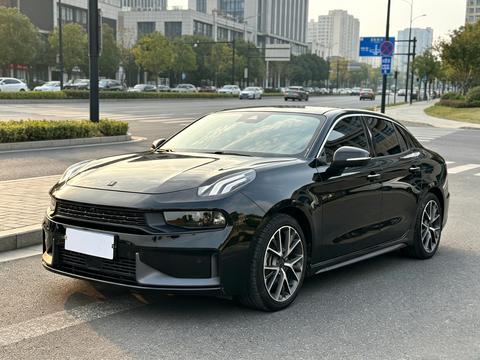 Lynk & Co 03