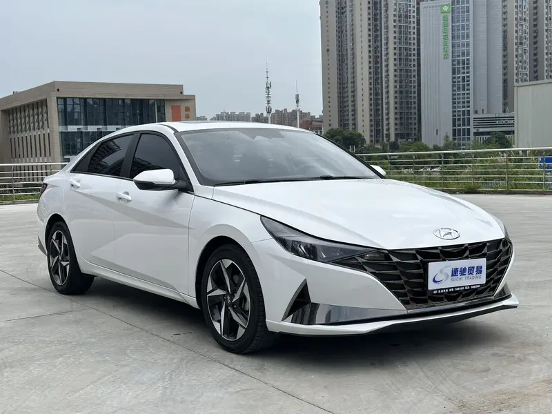 Hyundai Elantra — фото 3