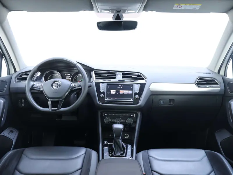 Volkswagen Tiguan L — фото 9