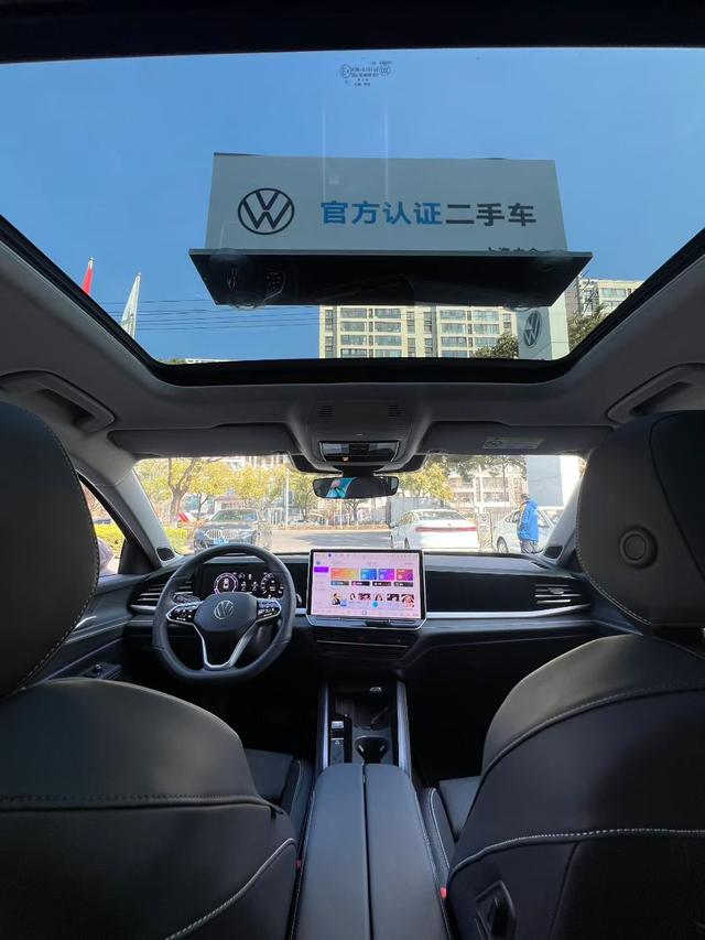 Volkswagen Passat 2024 Серебристо-серый из Китая, фото 6