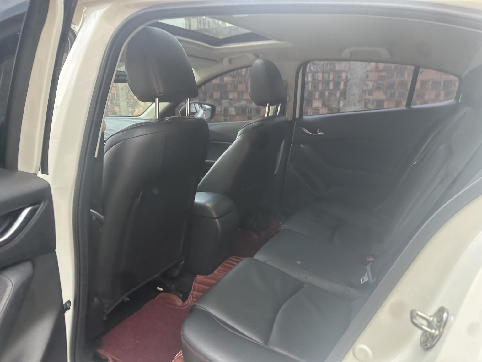 Mazda Mazda3 3 2014 1.5L AT Luxury