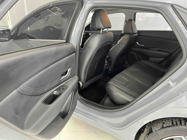 Hyundai Elantra 2023 Темно-серый из Китая, фото 2