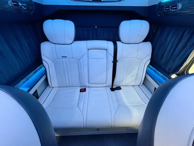 Toyota Hiace — фото 9