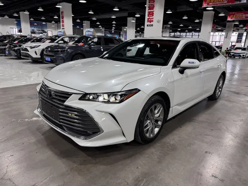 Toyota Avalon — фото 1
