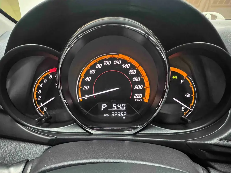 Toyota Yaris L — фото 11