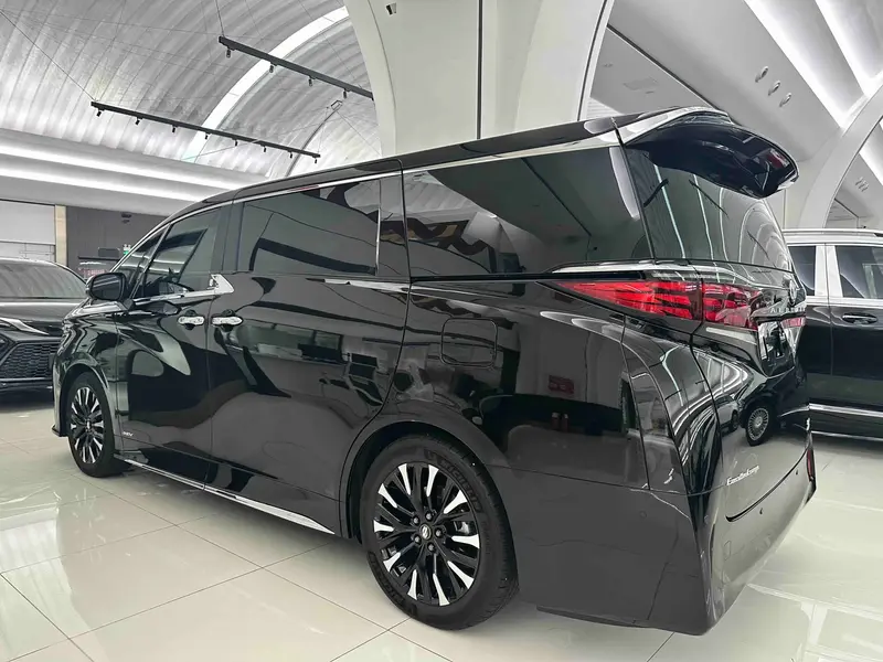 Toyota Alphard — фото 3