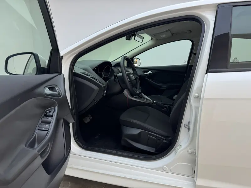 Ford Focus 1.6L автомат комфорт — фото 17
