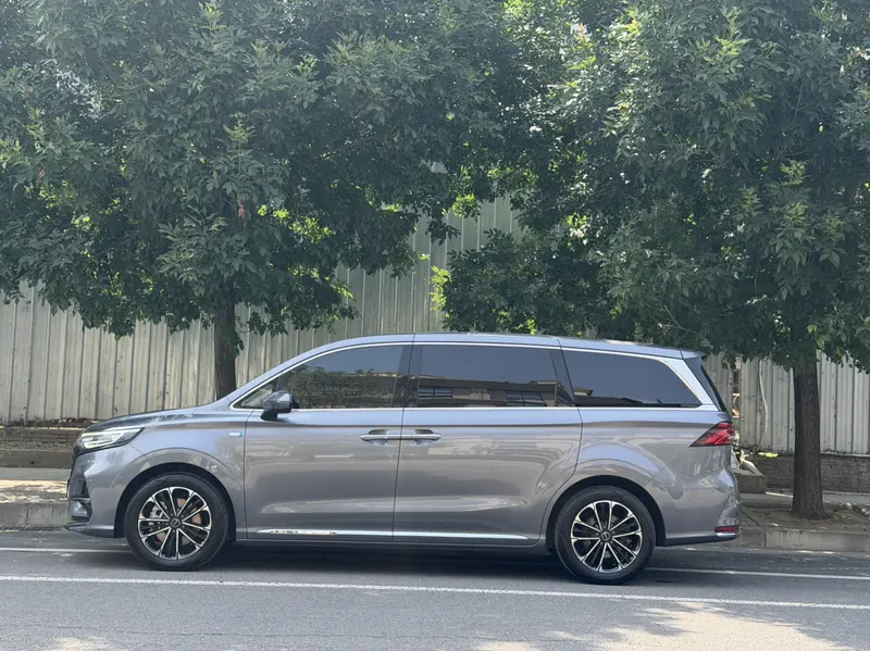 Roewe iMAX8 — фото 3