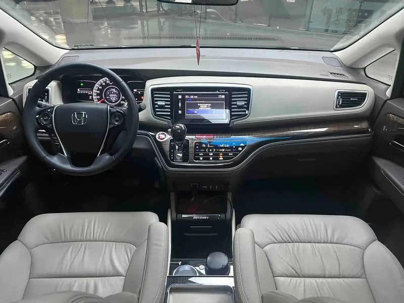 Honda Odyssey — фото 17
