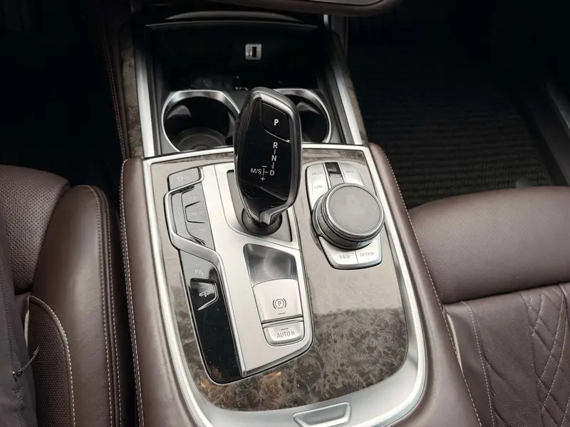 BMW 7 Series — фото 11