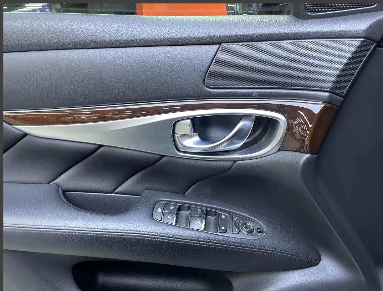 Infiniti Q70: фотография 12 из 14