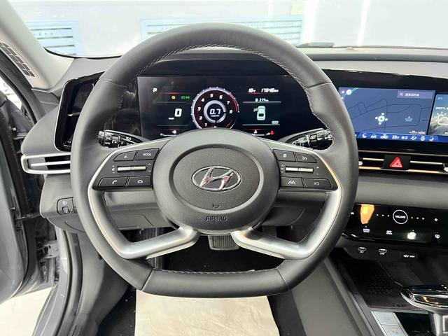 Hyundai Elantra 2023 Темно-серый из Китая, фото 3