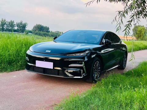 Geely Galaxy Starshine 8 PHEV