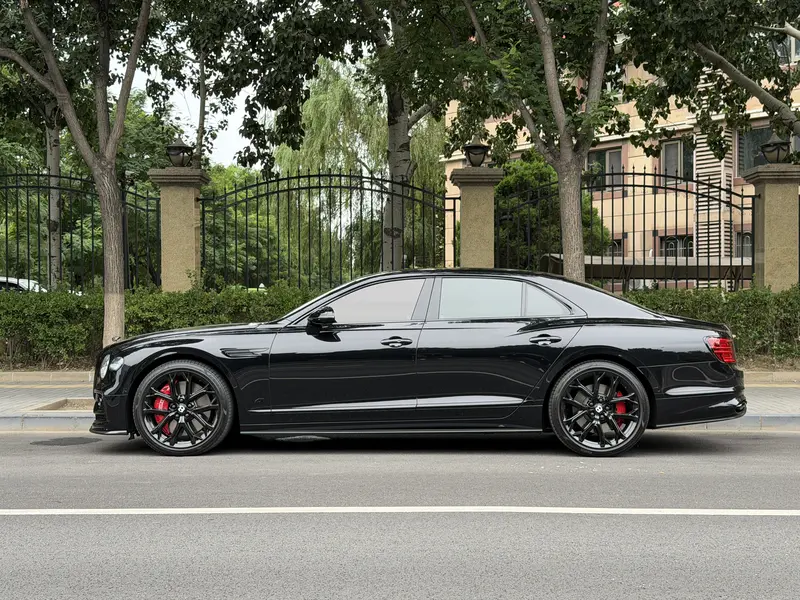 Bentley Flying Spur — фото 3