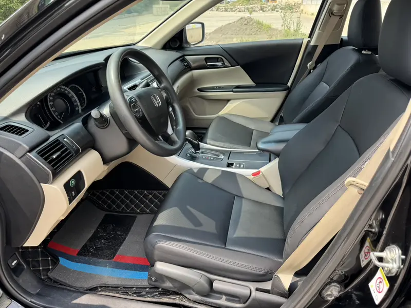 Honda Accord 2.0L LX комфорт — фото 7