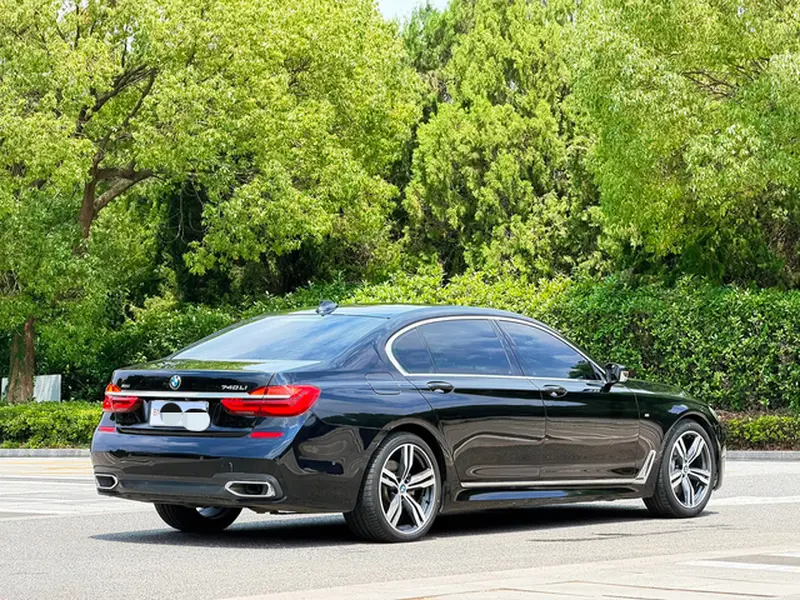 BMW 7 Series — фото 6