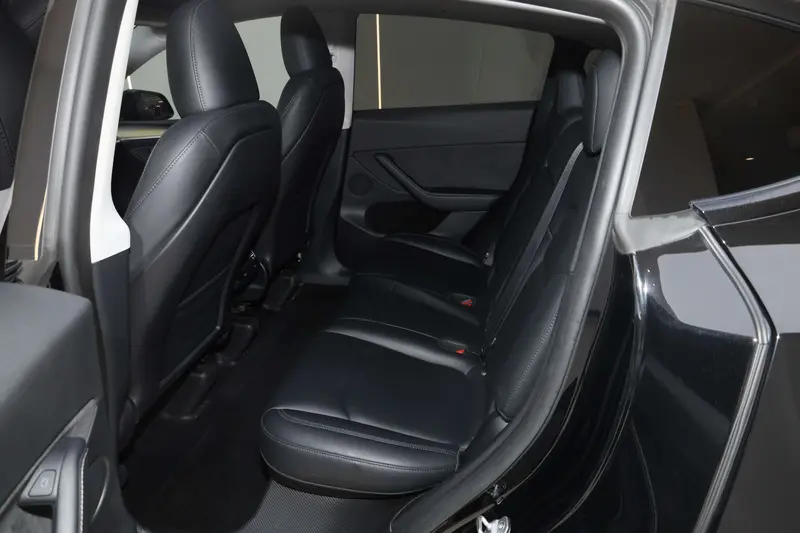 Tesla Model Y — фото 15