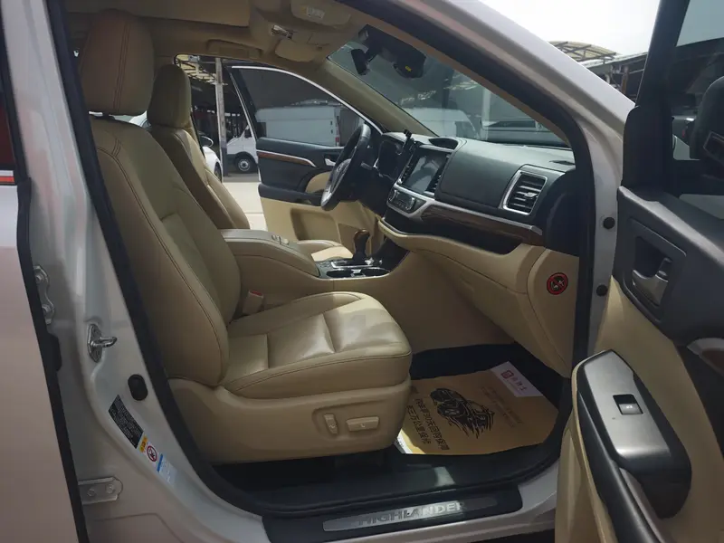 Toyota Highlander 2.0 T 4 WD Premium 7 VI — фото 10